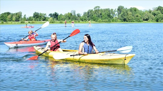 Plaisirs sur l'eau: Kayak, SUP, surf électrique, et plus!