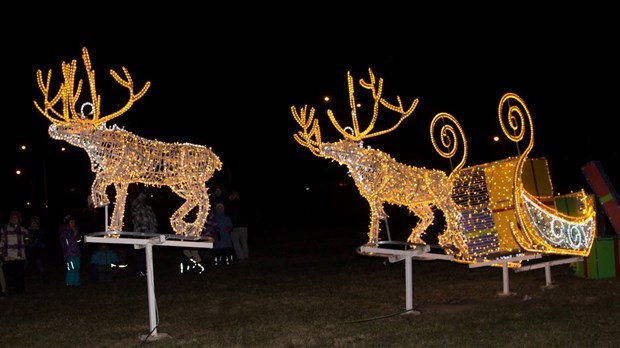 Installation et illumination des décorations de Noël à Pincourt