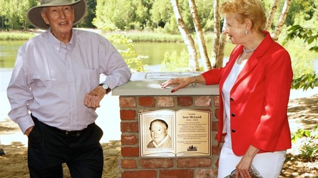 Une plaque et un parc en l’honneur d’Ivor McLeod, à Saint-Lazare