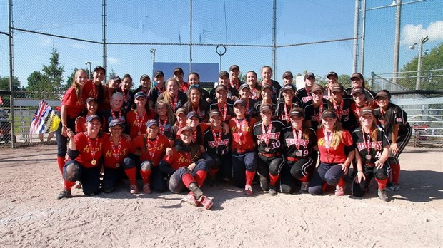 La Colombie-Britannique fait table rase au championnat canadien de balle rapide U18