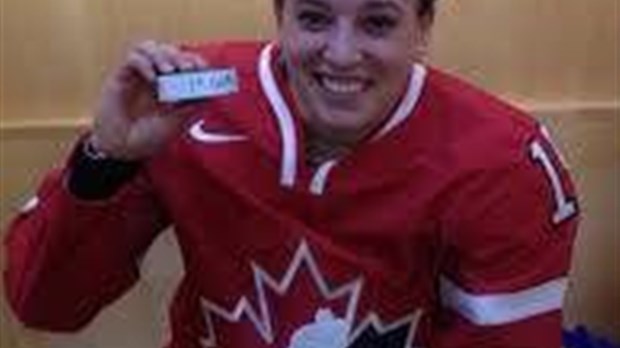 Les jeunes hockeyeuses canadiennes en finale