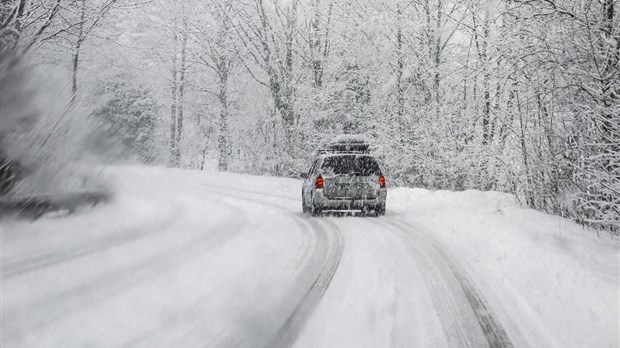 Conduite hivernale 101 : comment affronter les routes enneigées