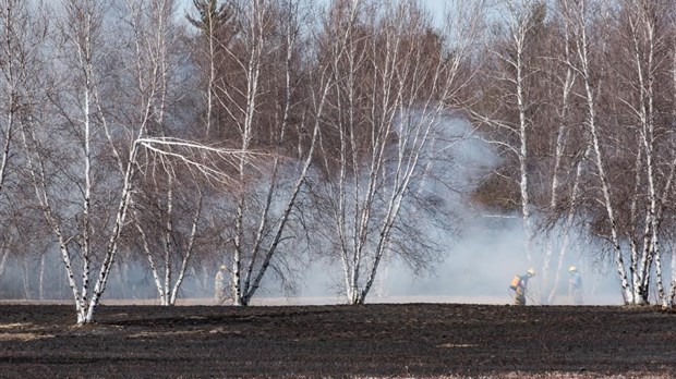 Incendie d'un champ à Hudson