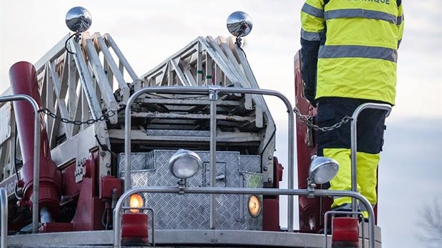 Une formation d’opérateur de véhicule d’élévation pour des pompiers de Rigaud