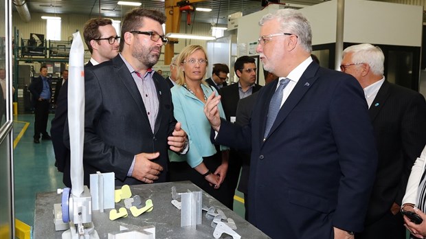 Le premier ministre Philippe Couillard en visite au Groupe Meloche