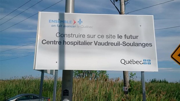 Les pancartes du nouvel hôpital de Vaudreuil-Soulanges maintenant installées