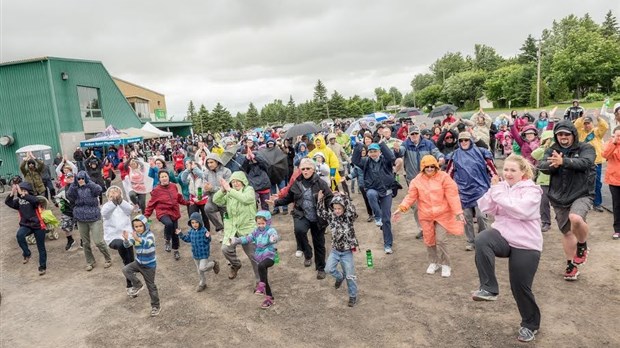 700 marcheurs ont bravé le temps froid lors des marches « Je bouge avec mon doc! » de juin dernier