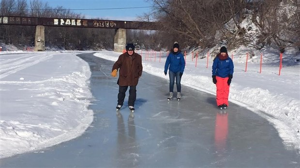 Patiner sur la rivière à Rigaud