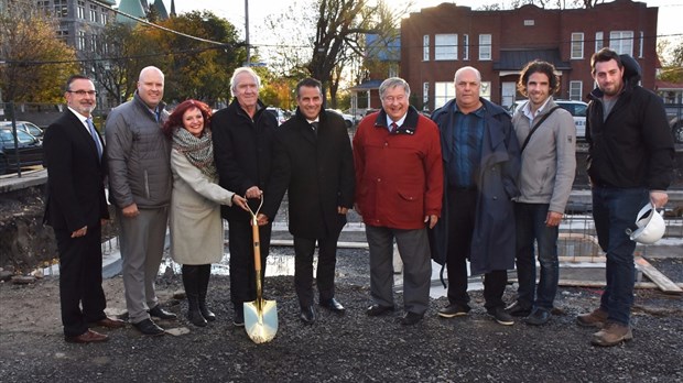 Première pelletée de terre pour la nouvelle résidence du Collège de Valleyfield