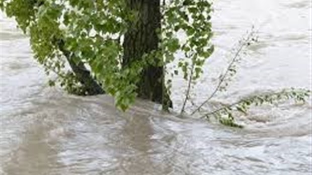 La crue des eaux tient les pompiers de Vaudreuil-Dorion en alerte