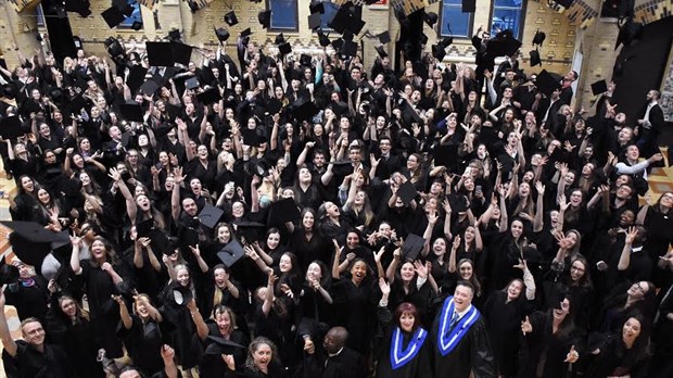 Une cérémonie distinguée, à la hauteur des diplômés