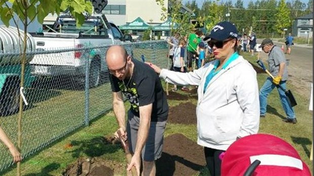 Plantons ensemble : 144 nouveaux arbres grandiront dans Vaudreuil-Soulanges