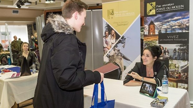 300 jeunes chercheurs d'emploi prennent part à la Journée Emploi étudiants et saisonniers 2018