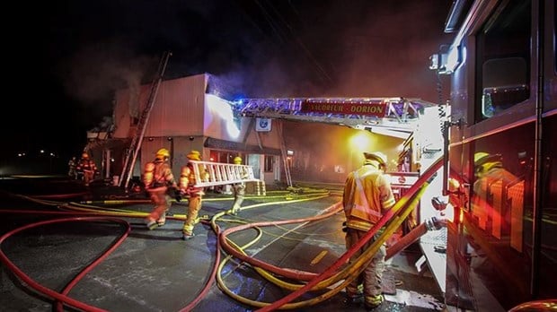 Un incendie suspect ravage le bar à l'Ancre de Vaudreuil-Dorion
