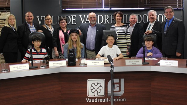 Le conseil municipal de Vaudreuil-Dorion accueille des étudiants pour l'activité Maire, Mairesse, Conseil d'un jour