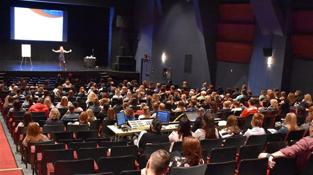 Plus de 200 personnes participent au 6e Colloque en santé mentale