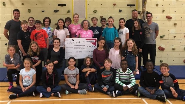 L'équipe Le Surcouf remet 6 000 $ à l'école primaire François-Perrot