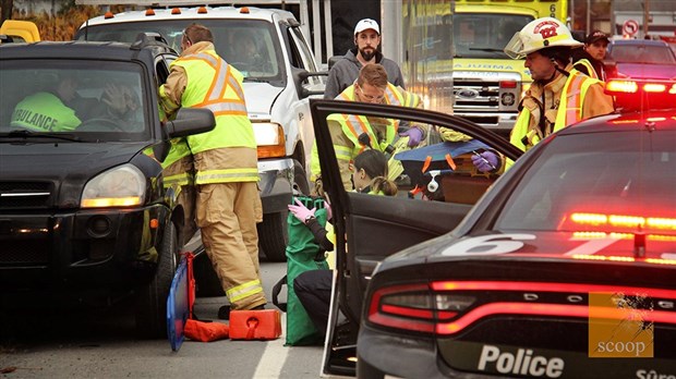 Une dame est transportée à l'hôpital suite à une collision à Saint-Lazare