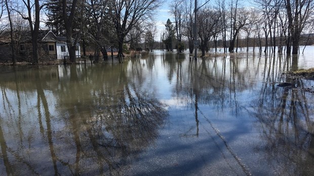 Le chemin du Bas-de-la-Rivière à Rigaud est fermé