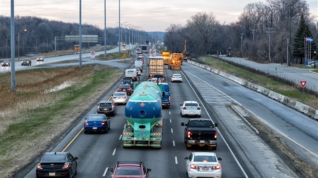 Les inondations causent d'importants bouchons de circulation