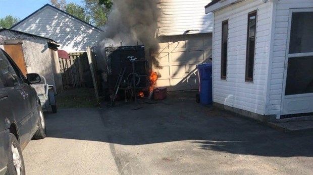 Des cendres causent un incendie à Pincourt