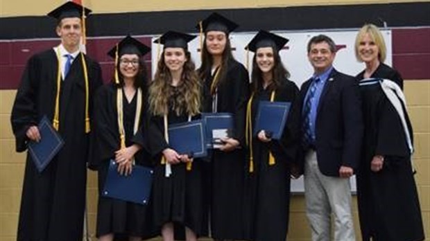 Neuf étudiants de Saint-Lazare sont récompensés par la ville