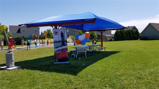 Inauguration d'un abri-soleil au Parc Audrey aux Coteaux