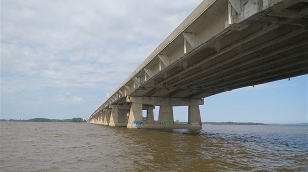 Poursuite des travaux de réparation du pont de l'Île-aux-Tourtes