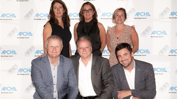 L'APCHQ remet 5 000 $ au Centre d'action bénévole L'Actuel