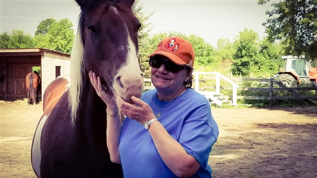 Non voyante, une femme s'implique depuis quatre ans au sein du refuge A Horse Tale de Vaudreuil-Dorion.