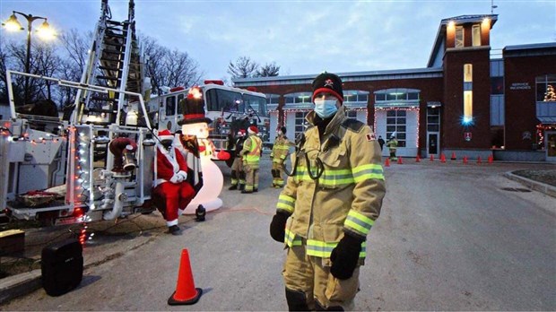 Père Noël à l’auto pour les familles de Hudson