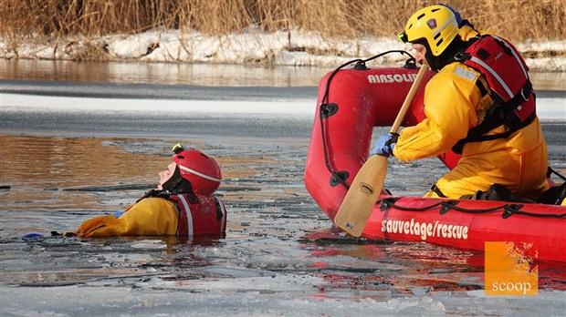 Les pompiers de Coteau-du-Lac se jettent à l'eau
