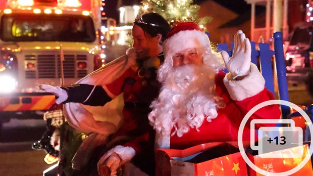 Retour en images: un succès pour le Défilé de Noël et des pompiers de Saint-Clet 