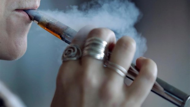 Remplacer la cigarette par la vapoteuse comporte d'importants risques