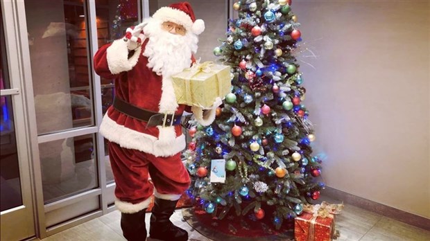 Les lutins de Noël ramassent vos lettres dans les parcs de Rigaud