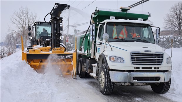 Une large opération de déneigement débute à Vaudreuil-Dorion 