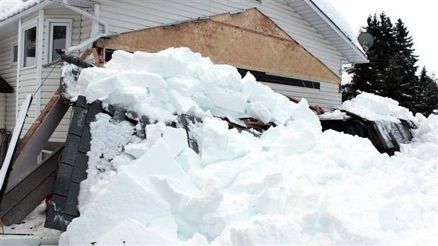 Comment savoir si sa toiture est affectée par le poids de la neige? 