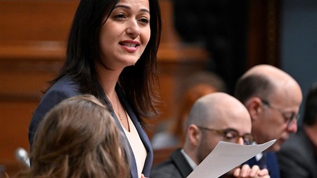 Violence sexuelle à l'école: QS, appuyé par le PQ et le PLQ, dépose un projet de loi