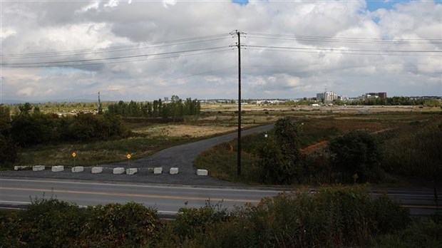 Forages de nuit sur la route de la Cité-des-Jeunes 