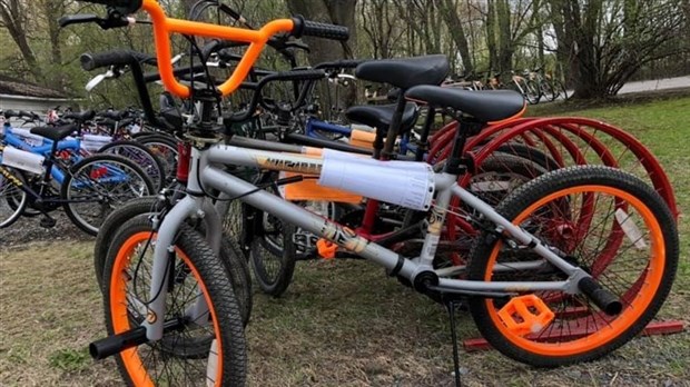 Marie-Claude Nichols et le Zèbre Rouge ensemble pour une clinique de vélo