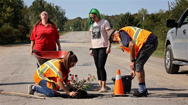 À «boutte», elle embellit la route 342 à Pointe-Fortune 