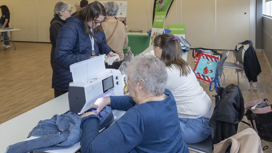 Textile reuse at the heart of Vaudreuil-Dorion's Réparothon