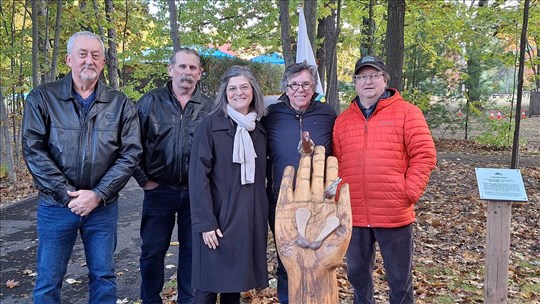 Une nouvelle œuvre prend racine au parc nature les Forestiers-de-Saint-Lazare