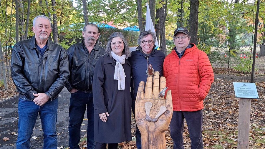 Une nouvelle œuvre prend racine au parc nature les Forestiers-de-Saint-Lazare