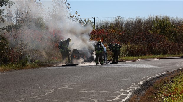 Un incendie de véhicule et un accident occupent les sapeurs 