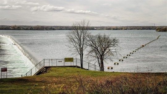 Removal of safety buoys and emptying of Pointe-des-Cascades basins  