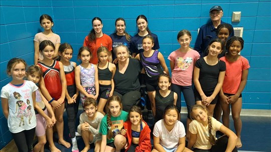 La fondatrice des Gymnastes de l'île est intronisée au temple de la renommée de la World Acrobatics Society