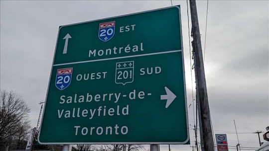 Work on the right lane of the Monseigneur-Langlois bridge