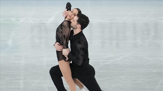 Maxime Deschamps and partner Deanna Stellato-Dudek star in Finland  