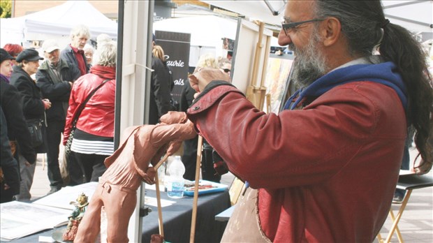 Daniel Laramée de Coteau-du-Lac : sculpteur d'argile et coach